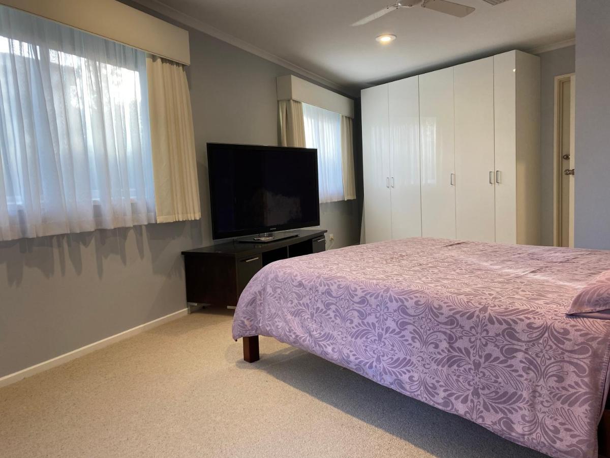 Guest Ensuite 7 Minutes From Airport Melbourne Exterior photo